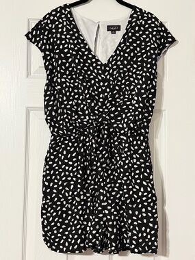 Black and White Cap Sleeve V-Neck Romper